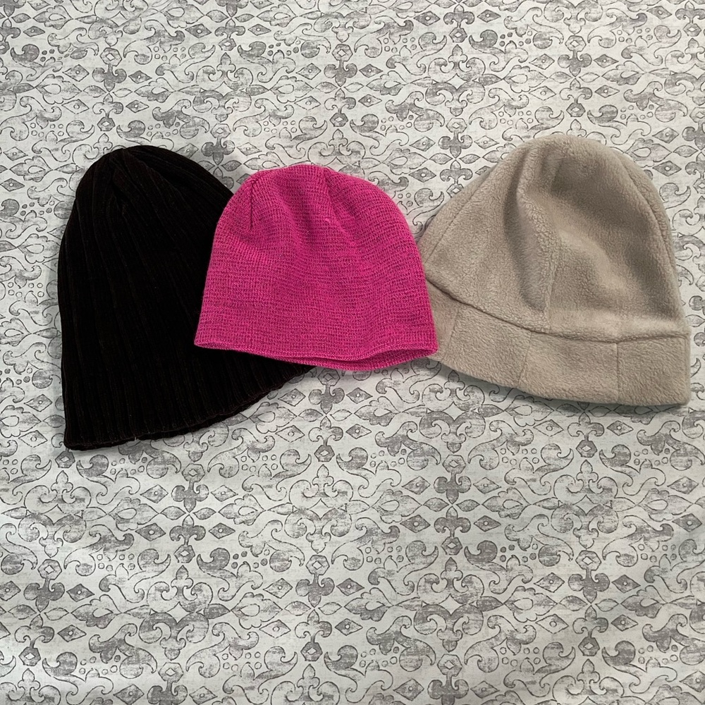 3 pieces Winter beanie set! 🧢❄️❄️ EACH INDIVIDUALLY IS $4!!